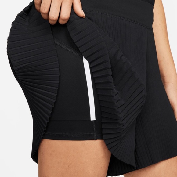 Nike Dri-FIT Ace
Women's Pleated Golf Shorts - Picture 2 of 2